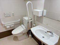 バリアフリー設計のトイレ