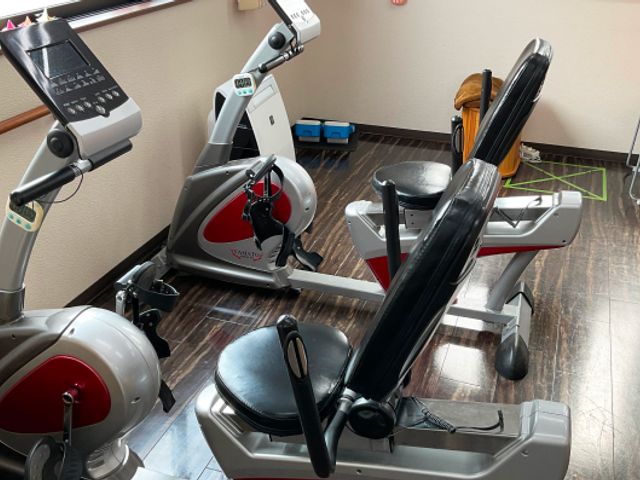 最新の設備が整ったジム ジム 広々としたジムで、フィットネス機器が整えられています。健康的な職場環境を実現できます。