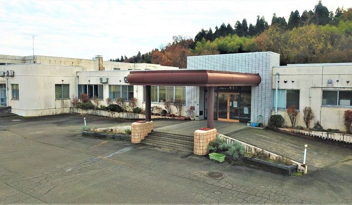 広々とした外観