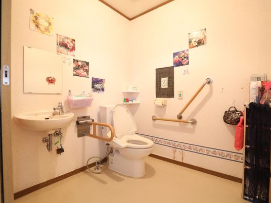 手すり付きトイレ空間