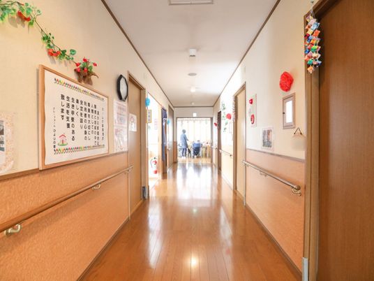 暖かな雰囲気の廊下