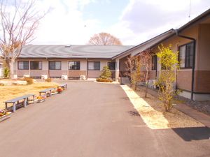 平和な中庭風景