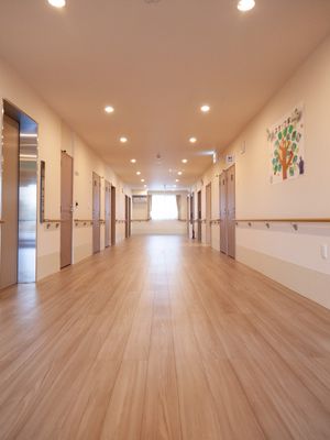 ケア施設の綺麗な廊下