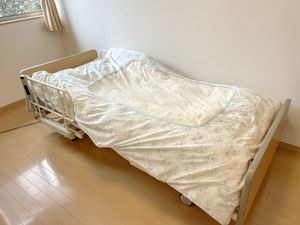 清潔な居室のベッド