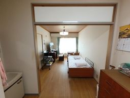 明るい個室の居室
