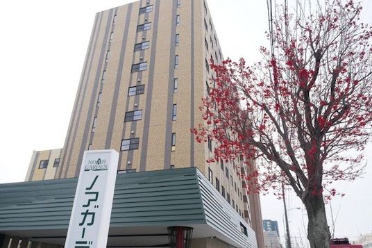 高層建物と看板