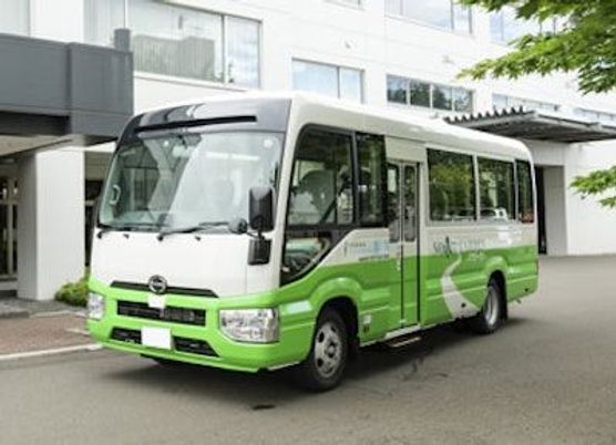 駐車中のシャトルバス
