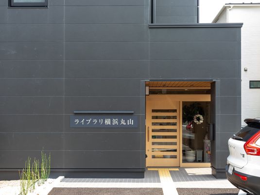 快適なライフスタイル施設のエントランス