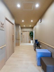 明るく広々とした廊下