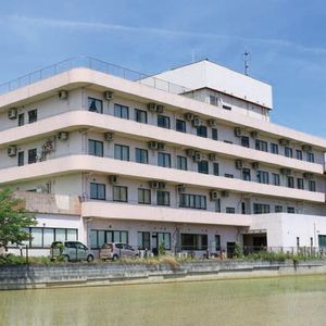 開かれた施設の外観