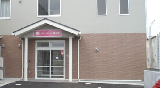 温かな雰囲気の外観