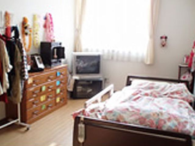 明るい居室 居室 自然光が差し込む明るいお部屋です。快適な居住空間が工夫されています。
