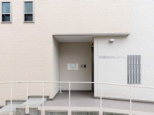 建物外観の出入口  
