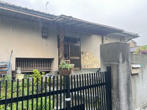 落ち着いた外観の建物