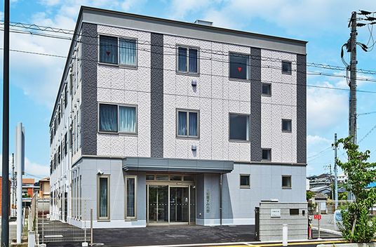 モダンな外観の建物