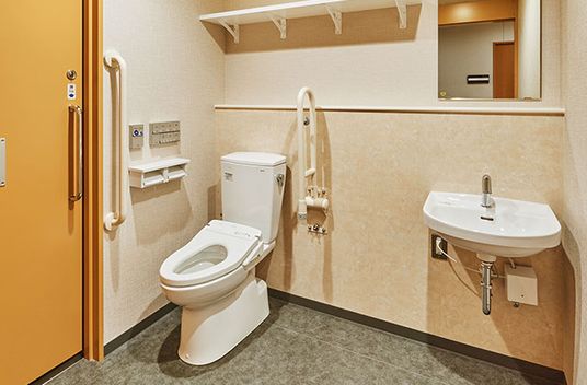 手すり付きトイレ空間