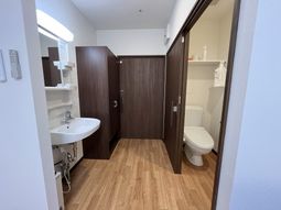 清潔な洗面所とトイレ