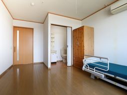 明るい居室の一角