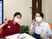 笑顔のスタッフ2人の休憩室  