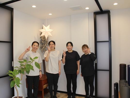 スタッフ集合の玄関前  