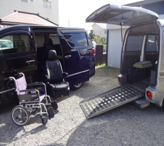 車椅子アクセスの駐車場  