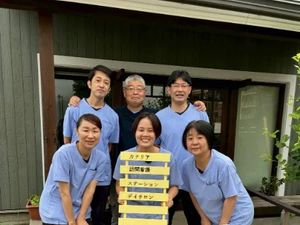 スタッフ集合の玄関前  