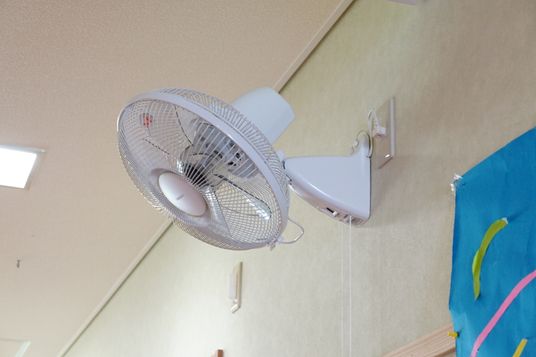 壁掛け扇風機の設置例