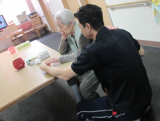 利用者と職員の交流の様子