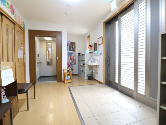 清潔な廊下と掲示物