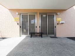 清潔感あるエントランス