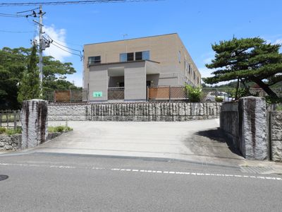 緑豊かな建物前景