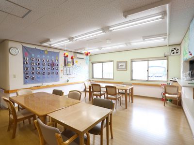 明るい食堂の様子