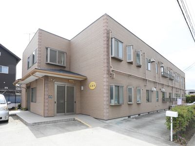 多窓のある明るい外観