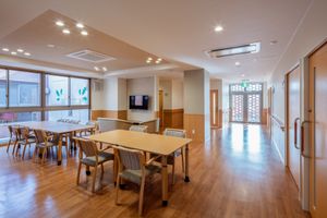 自然光が差し込む明るい部屋