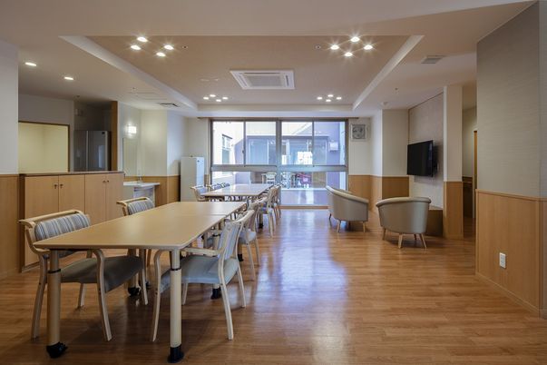 自然光溢れるダイニングルーム