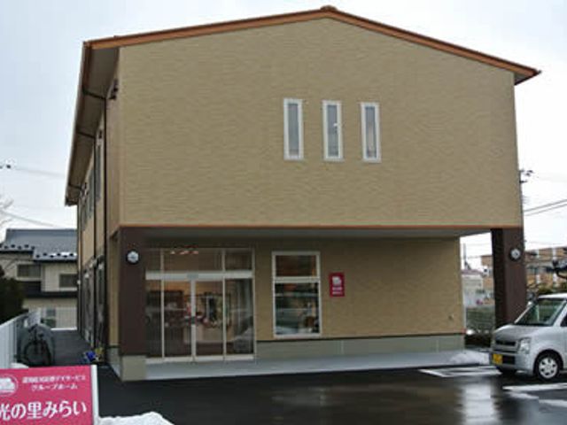 駐車場のある建物外観 外観 駐車場のある建物の外観です。シンプルで落ち着いた雰囲気が広がっています。