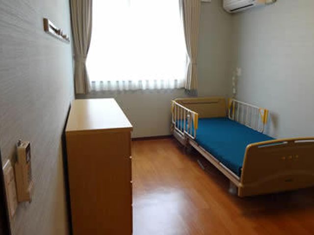 明るい居室 居室 日当たりが良く、自然光がたっぷりと入る居室です。快適な就業環境が整っています。