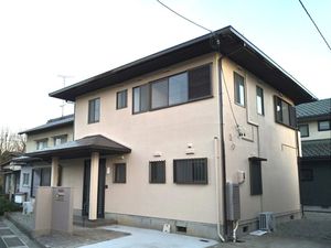 落ち着いた外観の建物外観  