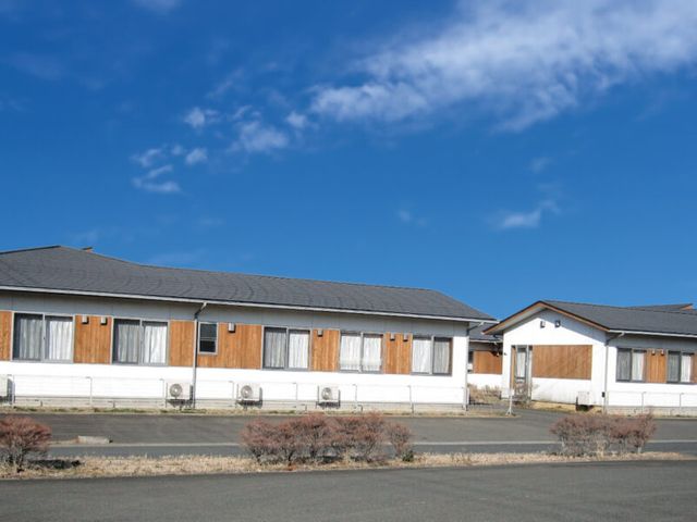 ゆったりとした外観 外観 広々とした敷地に佇む建物は、入居される方々のゆとりある日常を約束します。