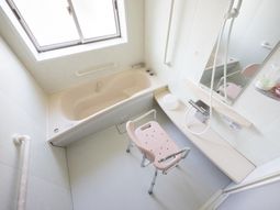 清潔で明るい浴室