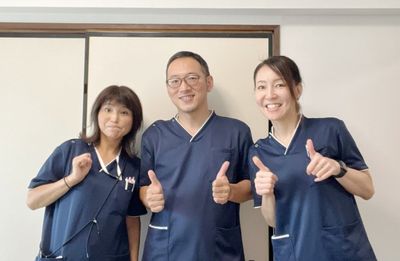 笑顔のスタッフの様子