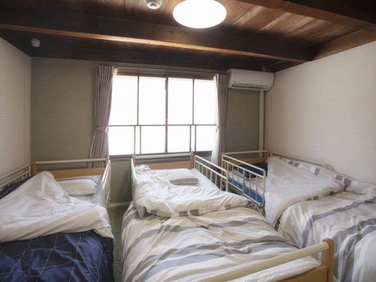 明るい三人部屋 居室  