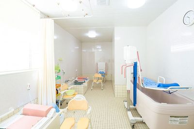 明るい浴室の様子
