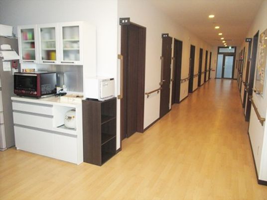 明るい廊下の一角