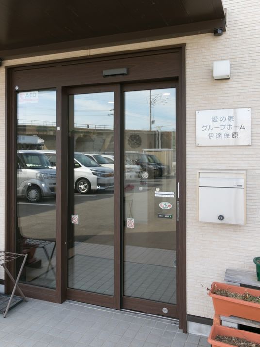 エントランスの自動ドア