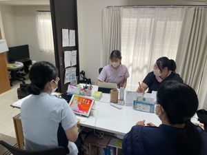 職員が会議する部屋