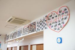 ハート形の掲示物装飾