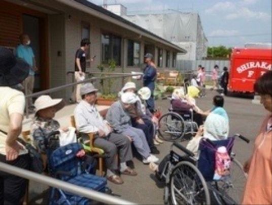 スタッフと入居者の交流