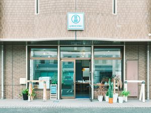 建物正面の入口  