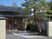 和風の入口と松の庭先  
